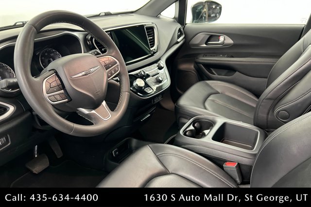 Used 2025 Chrysler Pacifica Select FWD image 15