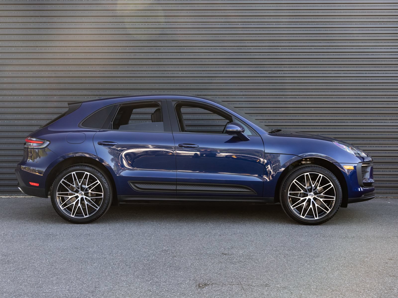 Certified 2026 Porsche Macan AWD/4WD image 8