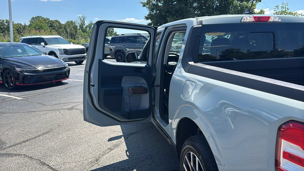 Used 2023 Ford Maverick Lariat w/ Lariat Luxury Package AWD/4WD image 25