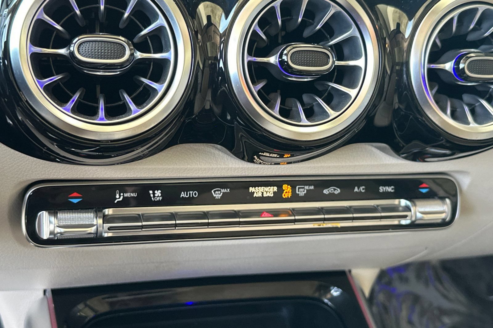 Certified 2023 Mercedes-Benz GLB 250 4MATIC image 26