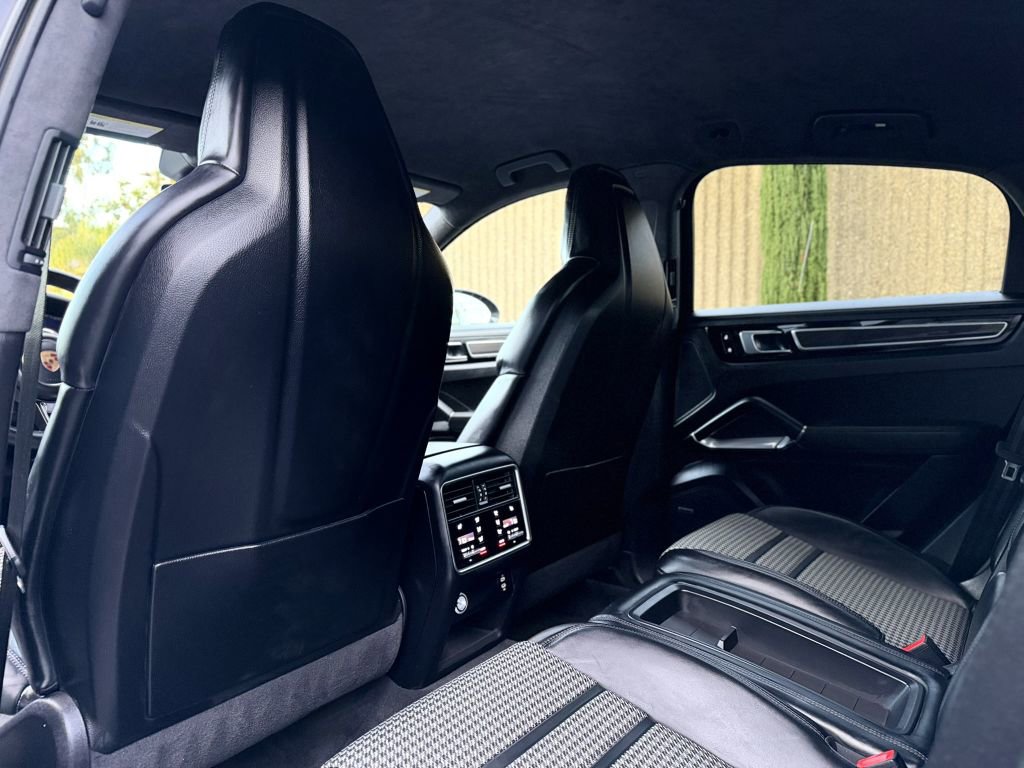 Used 2023 Porsche Cayenne Turbo S AWD/4WD image 45