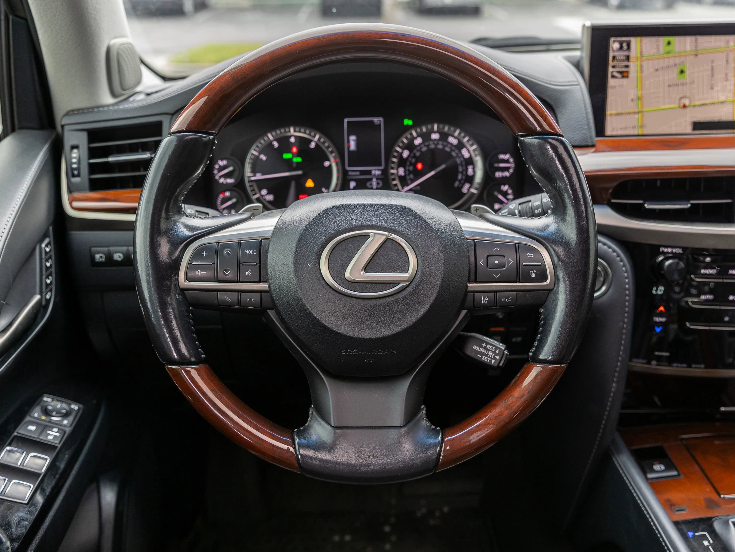 Used 2021 Lexus LX 570 4WD w/ Luxury Package image 29