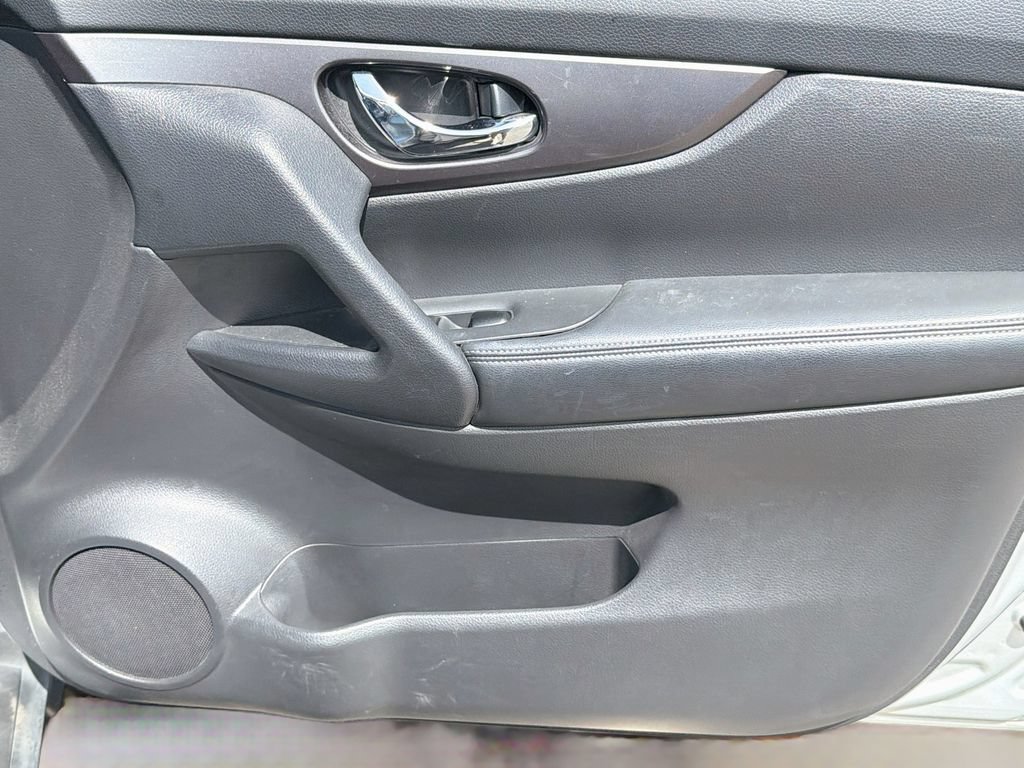 Used 2016 Nissan Rogue S w/ Appearance Package AWD/4WD image 17