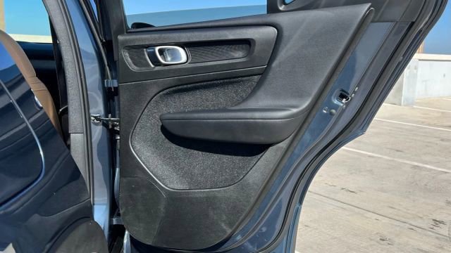 Used 2019 Volvo XC40 T5 Inscription image 16