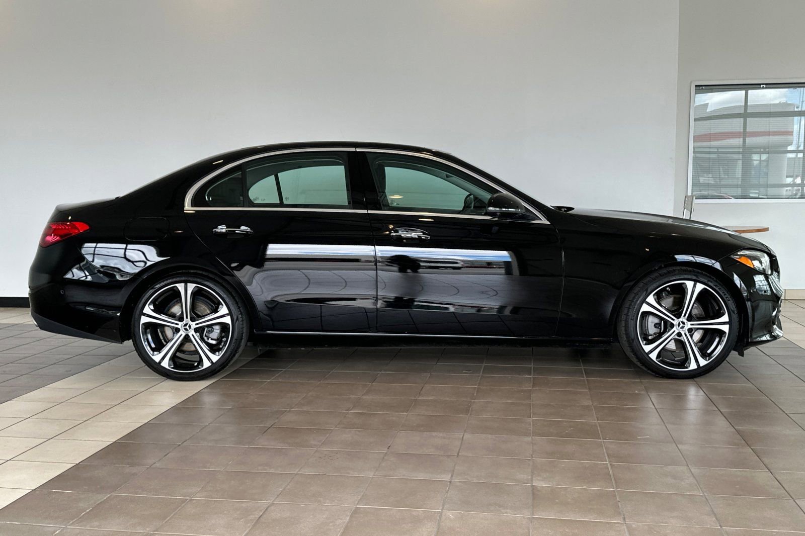 Used 2022 Mercedes-Benz C 300 Sedan image 3