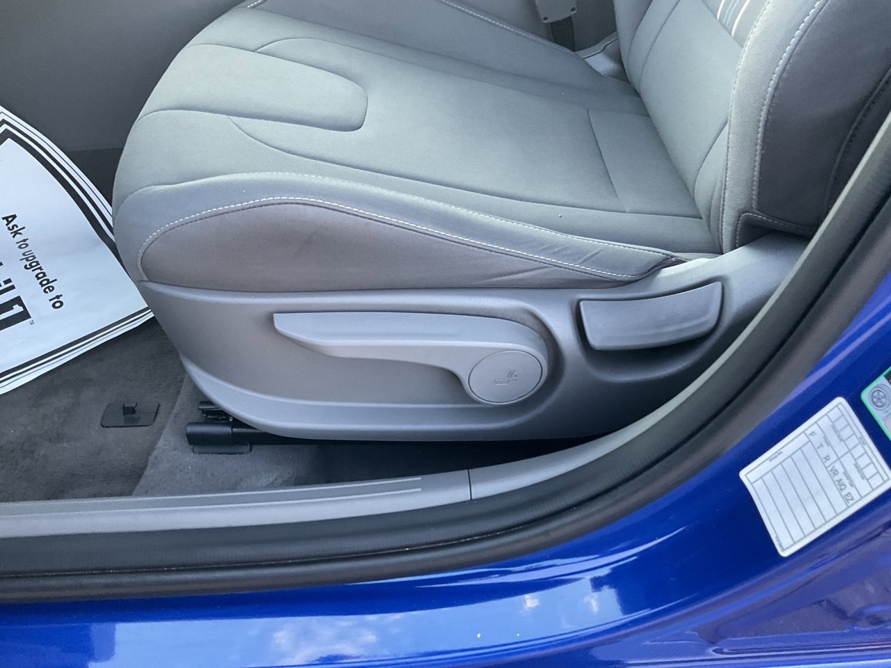 Used 2025 Hyundai Elantra SEL FWD image 9