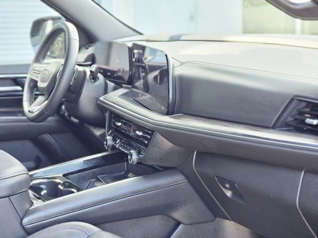 Used 2025 Chevrolet Suburban Z71 image 13