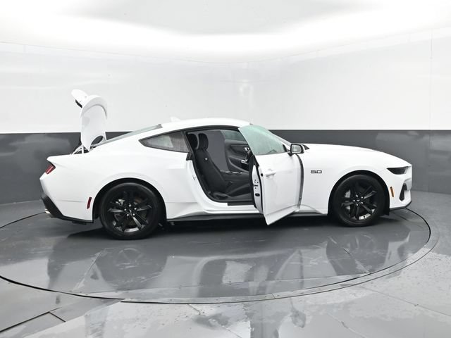Used 2025 Ford Mustang GT RWD image 28
