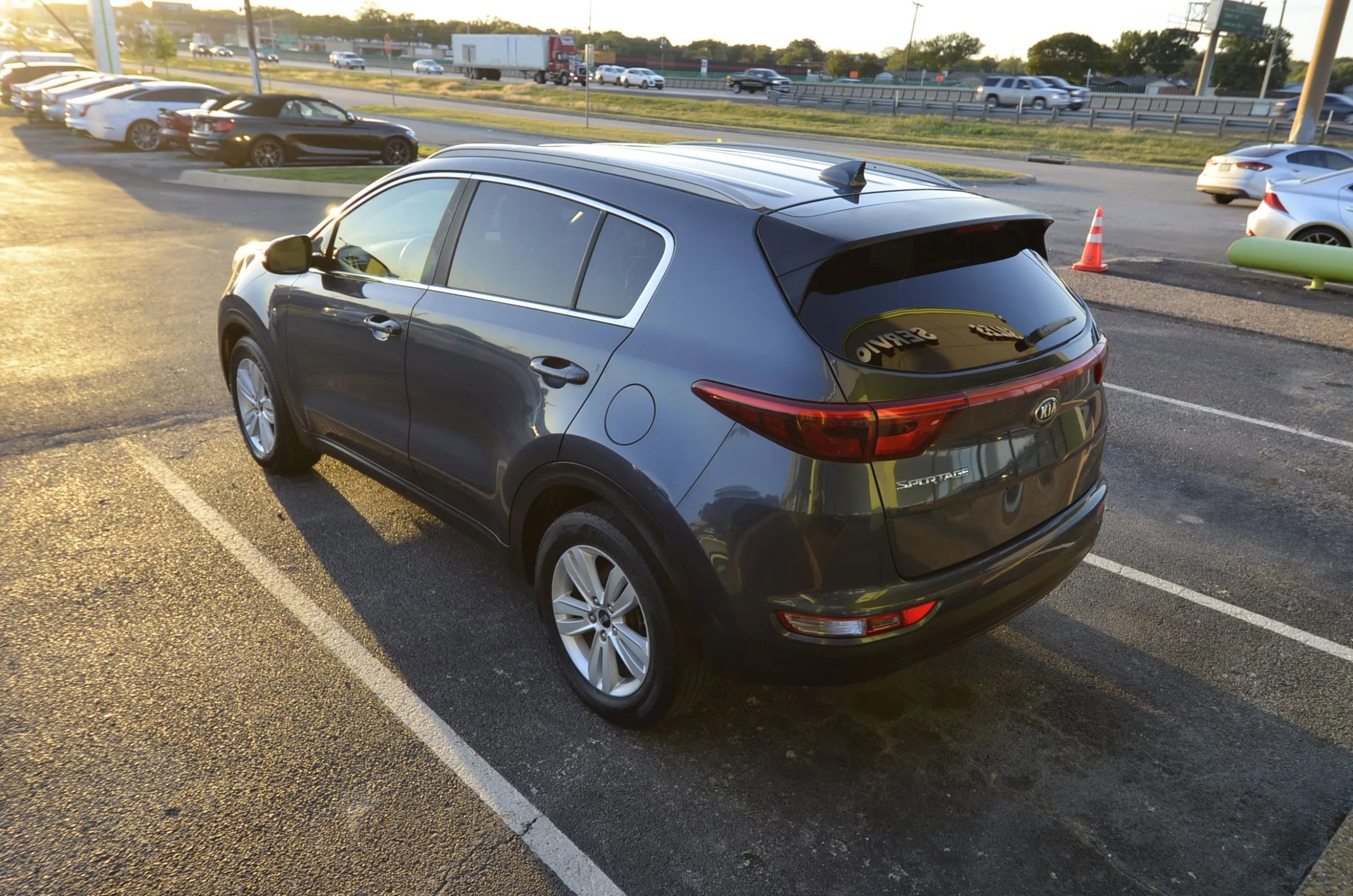 Used 2018 Kia Sportage LX w/ LX Technology Package image 11