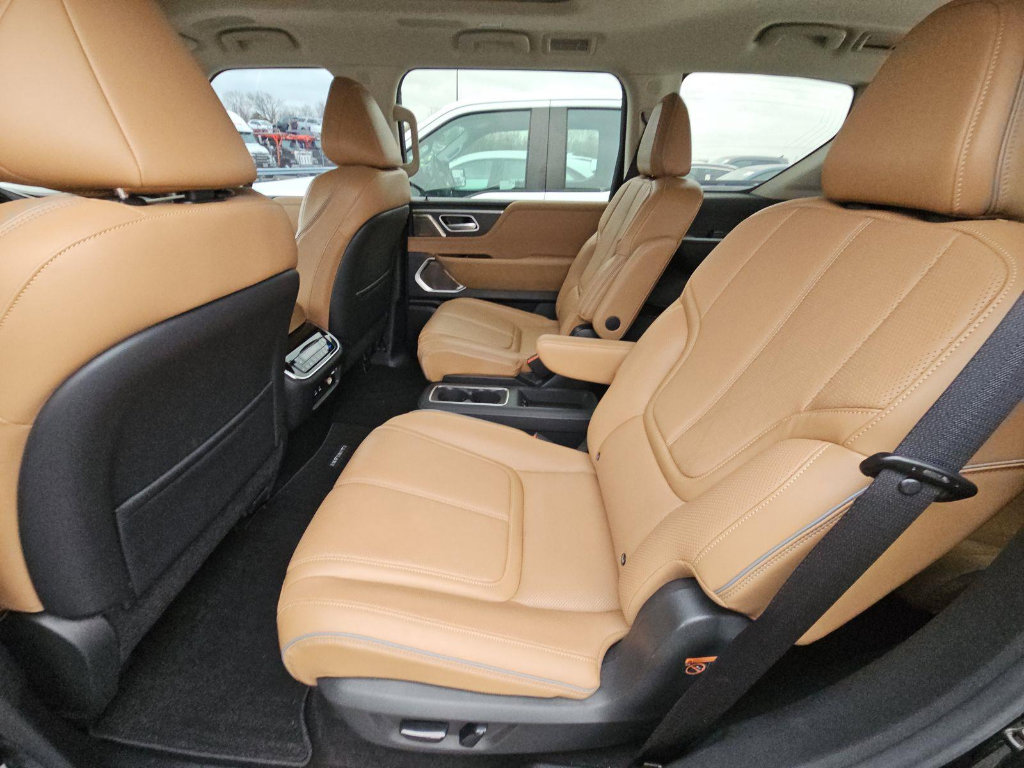 Used 2025 INFINITI QX80 Sensory image 7