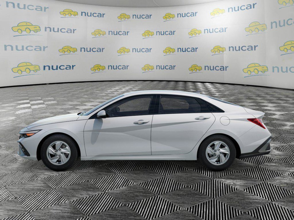 New 2026 Hyundai Elantra SE FWD image 3