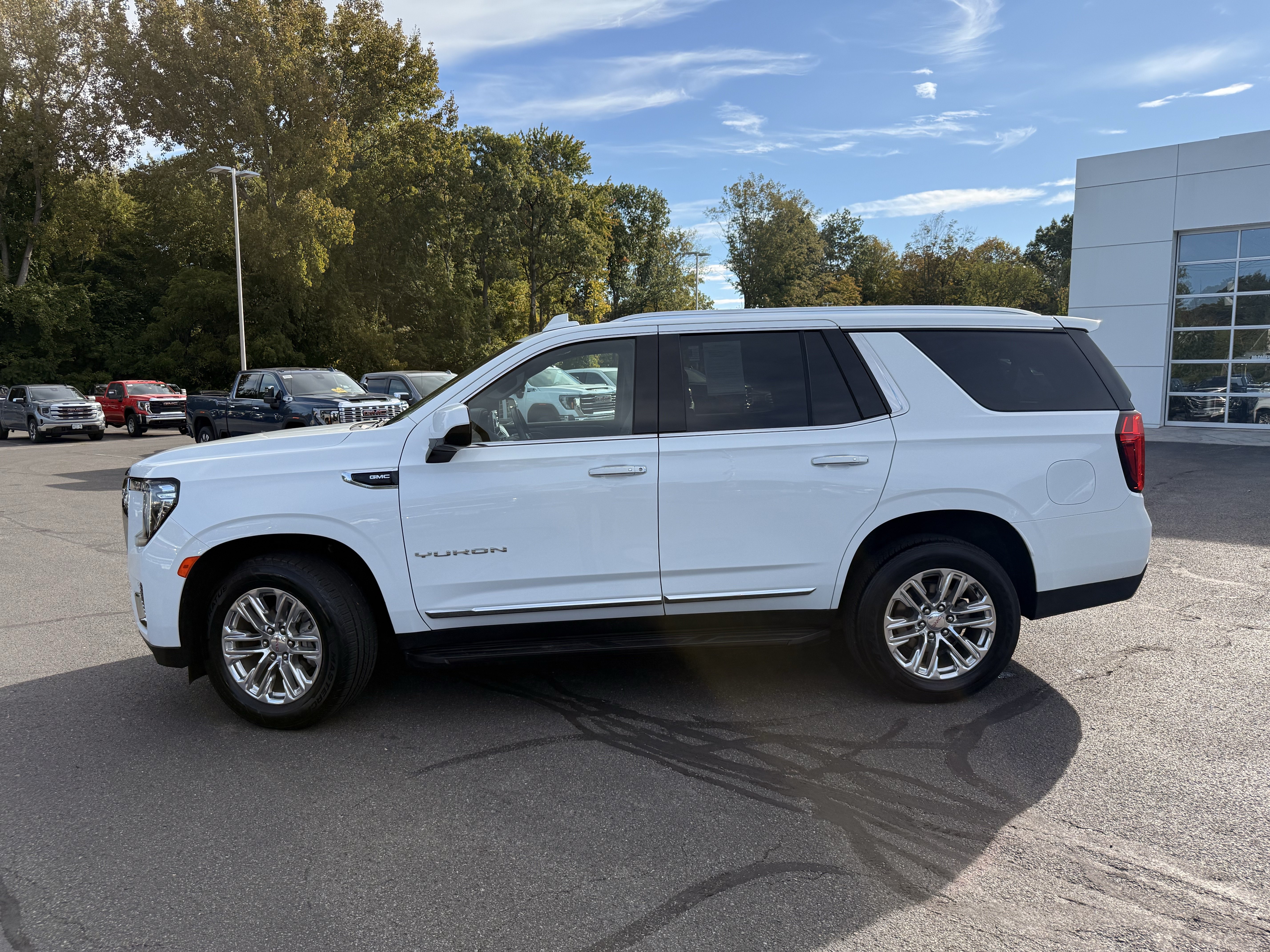 Certified 2024 GMC Yukon SLT AWD/4WD image 2