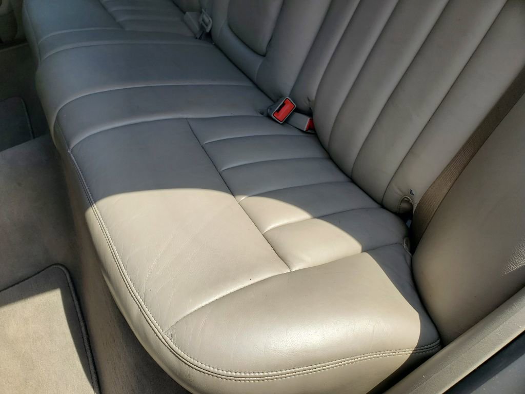 Used 2003 Lincoln Town Car Executive image 24