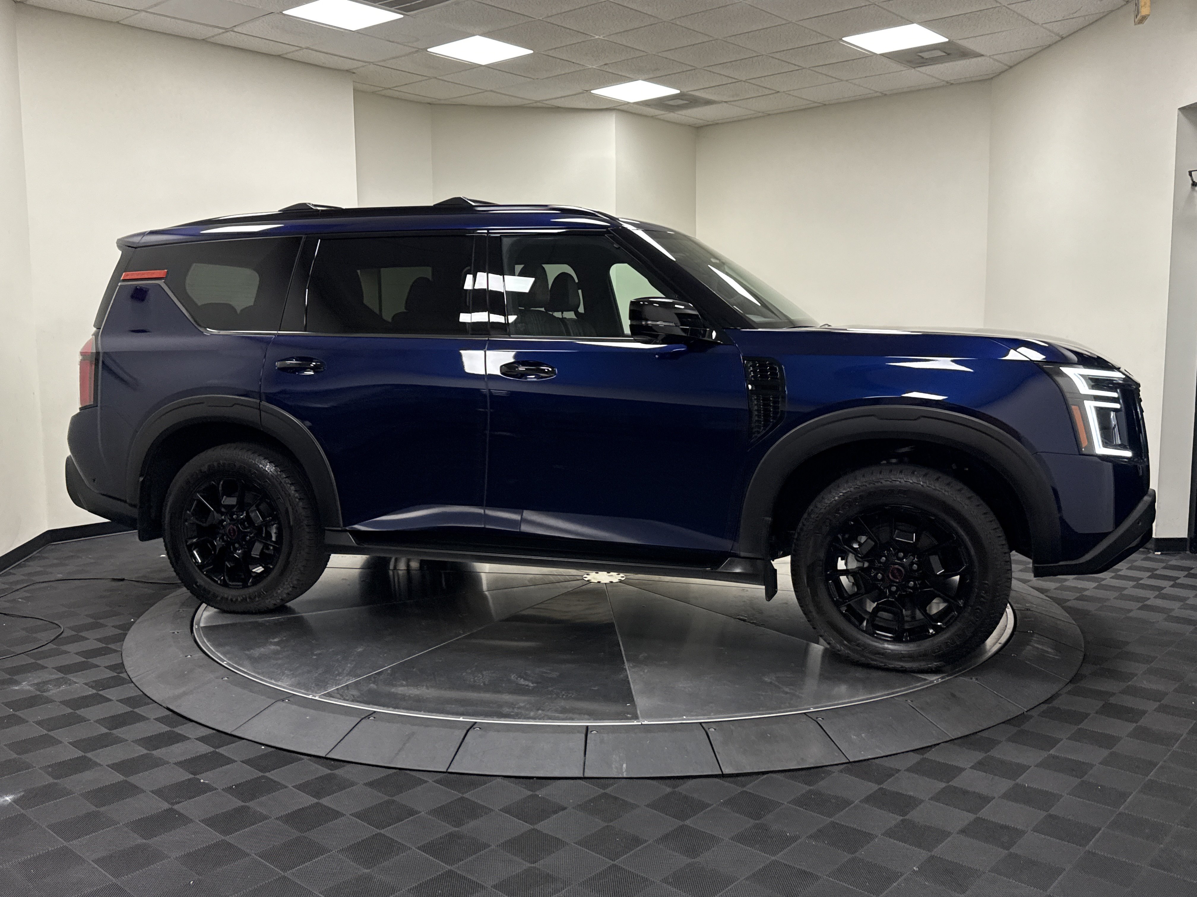 Used 2026 Nissan Armada PRO-4X w/ Captain's Chari Seat Package AWD/4WD image 8