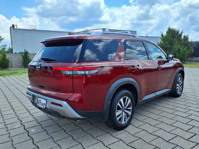 Used 2023 Nissan Pathfinder SL w/ Black Appearance Package AWD/4WD image 2