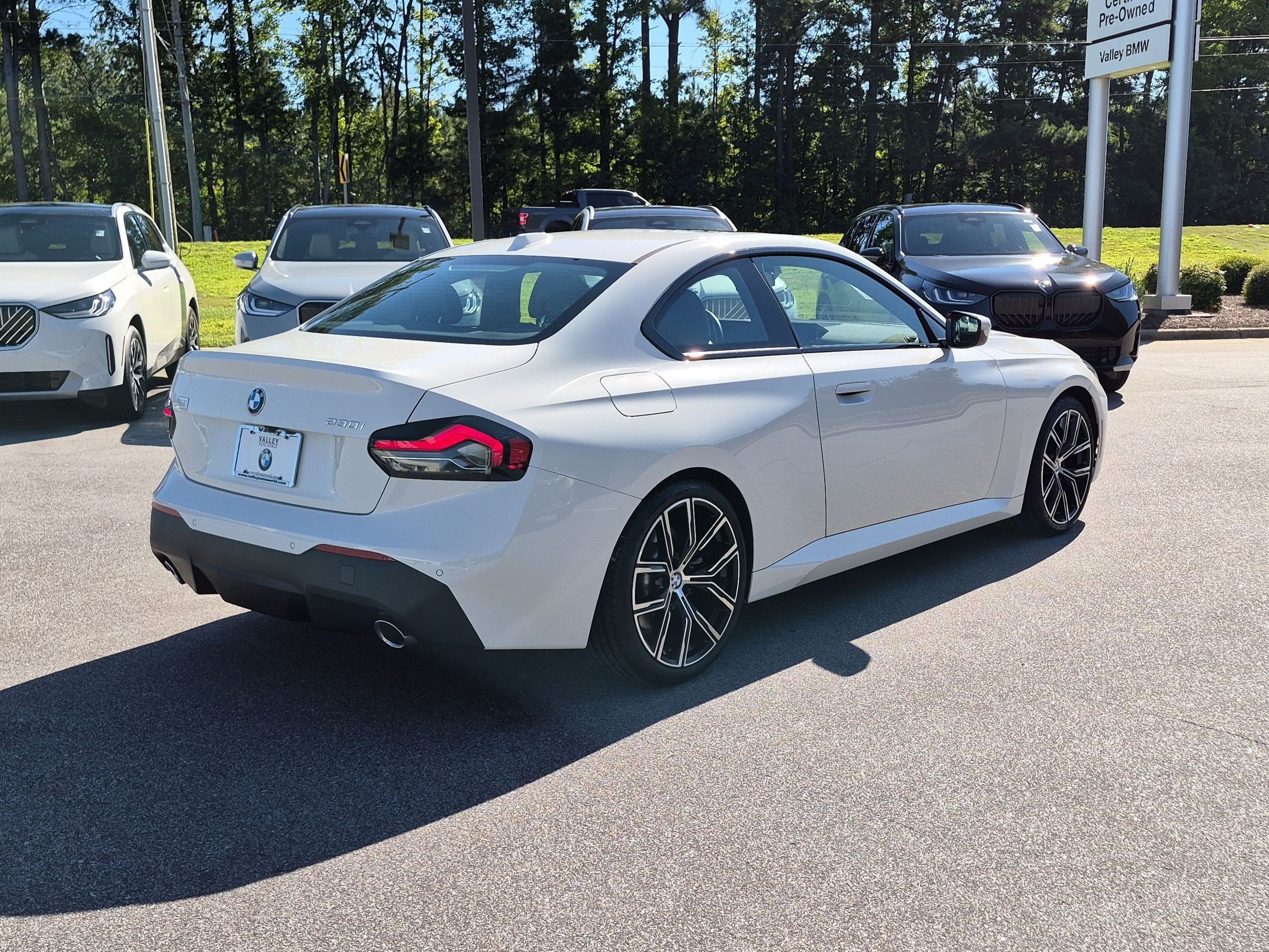 Used 2024 BMW 230i Coupe w/ Convenience Package RWD image 3