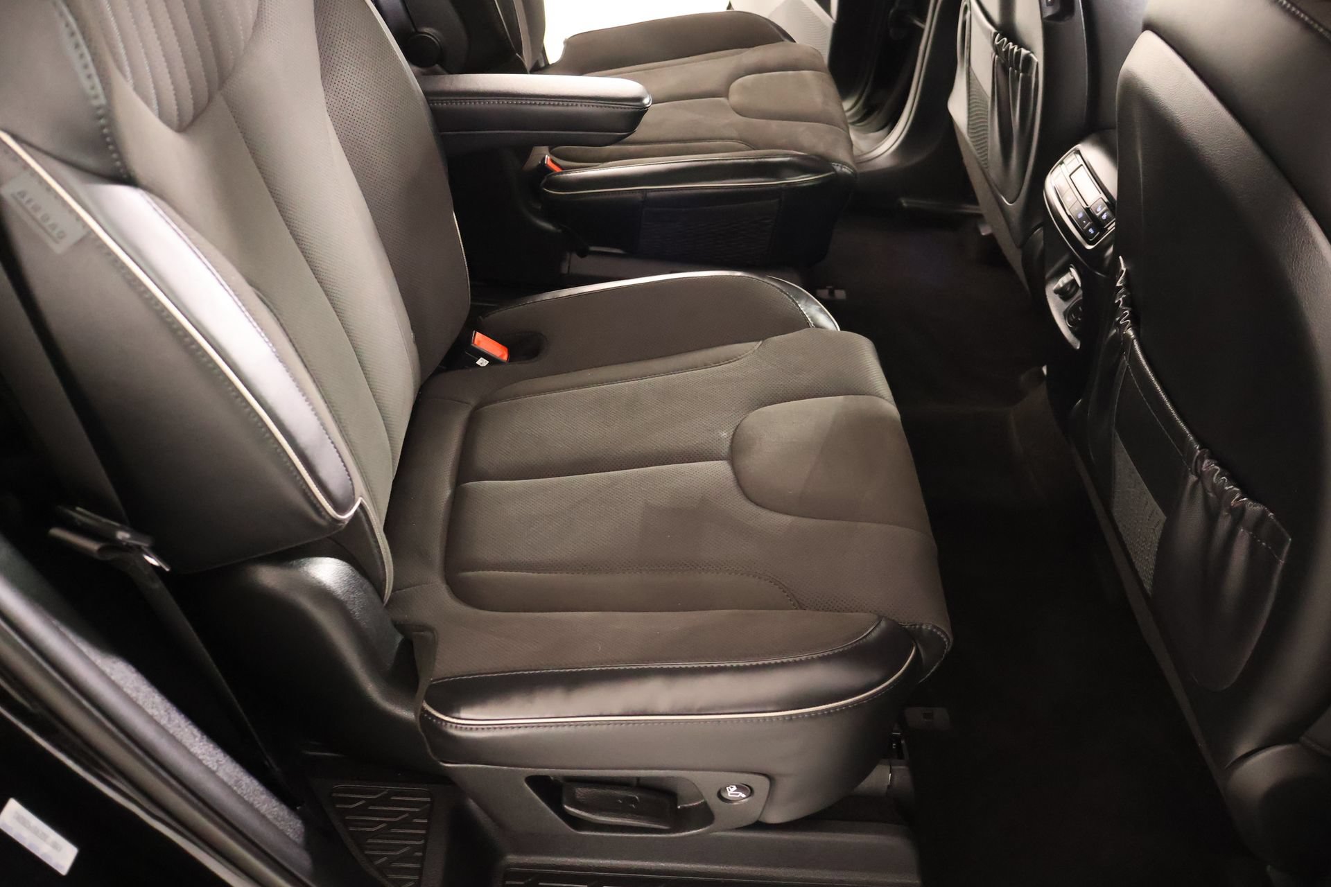 Certified 2025 Hyundai Palisade Calligraphy AWD/4WD image 14