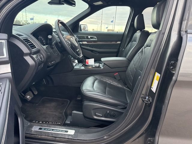 Used 2019 Ford Explorer Platinum image 2