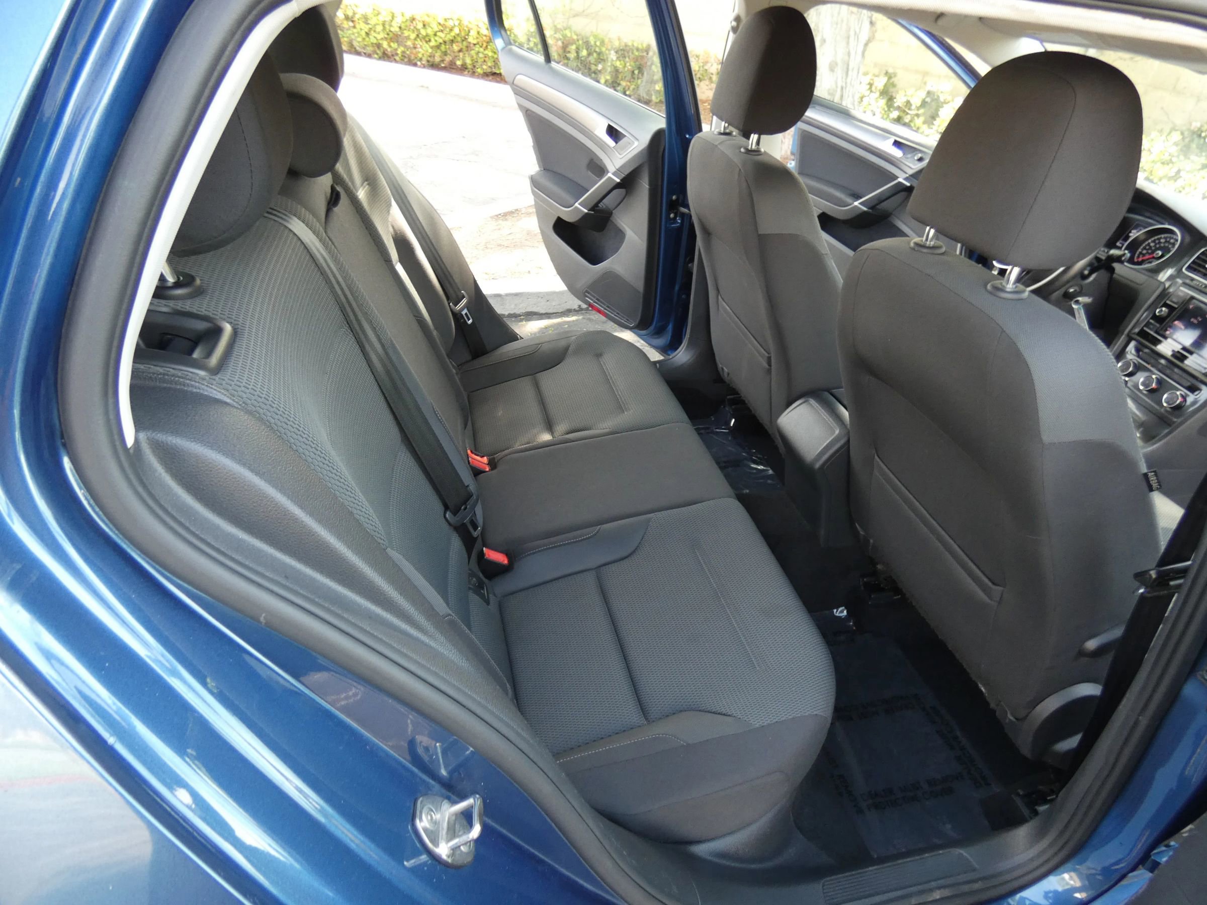 Used 2018 Volkswagen Golf S image 37