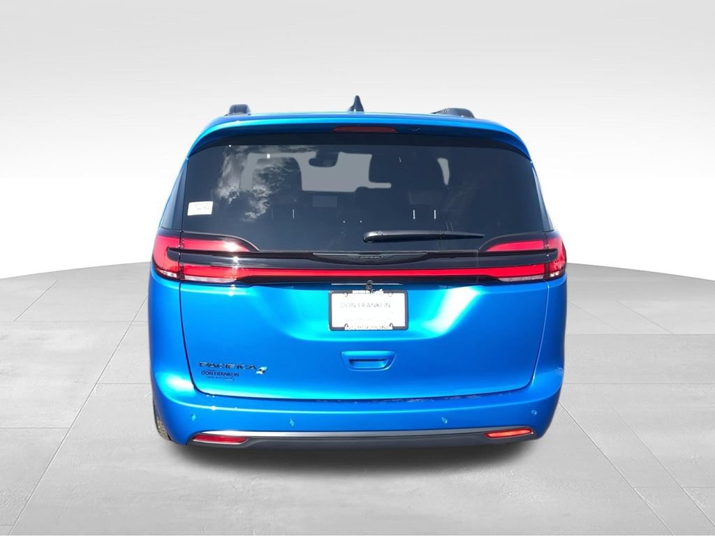 New 2026 Chrysler Pacifica Select FWD image 7