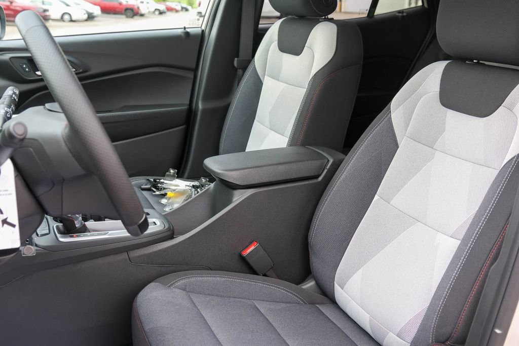 New 2026 Chevrolet Trax RS w/ Sunroof Package FWD image 10