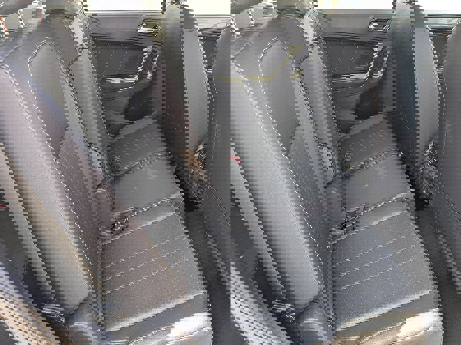 Used 2024 Volkswagen Tiguan SE image 23