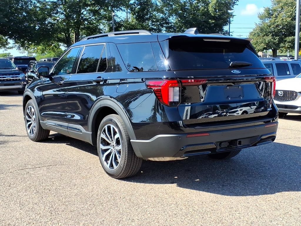 Used 2025 Ford Explorer ST-Line AWD/4WD image 3