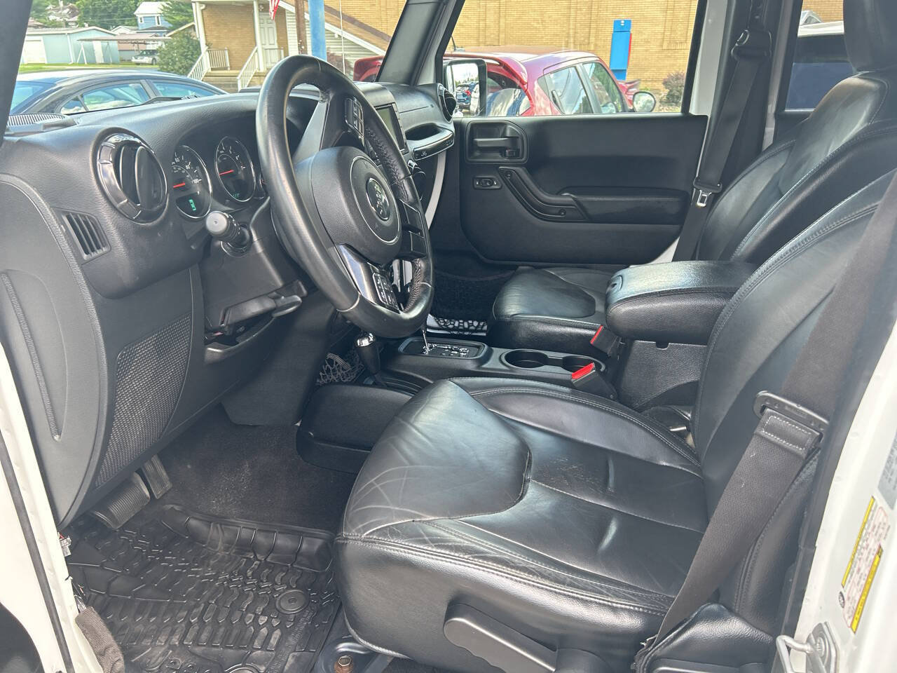 Used 2017 Jeep Wrangler Unlimited Sahara AWD/4WD image 6