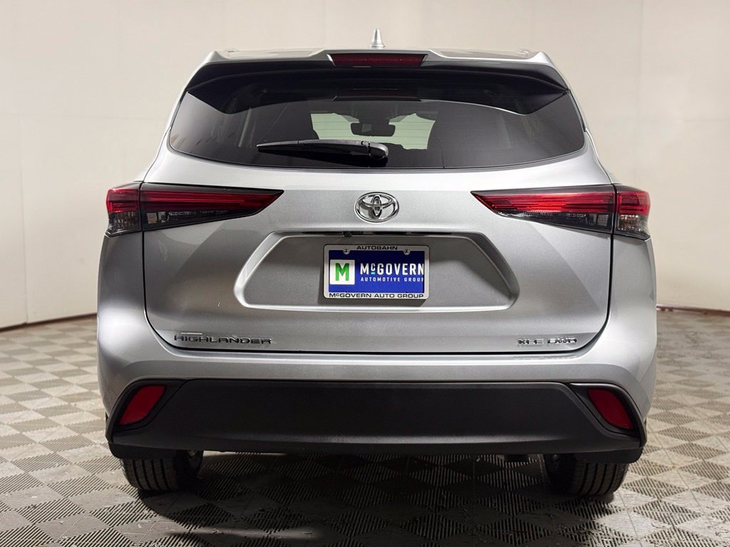 Used 2023 Toyota Highlander XLE AWD/4WD image 5