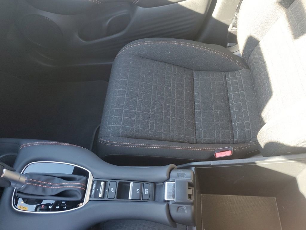 Certified 2025 Honda HR-V Sport image 24