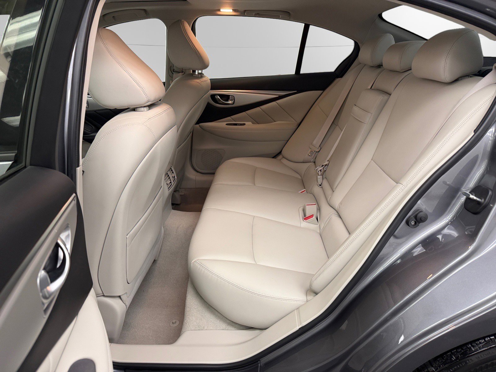 Used 2019 INFINITI Q50 Luxe w/ Essential Package (3.0T Luxe) AWD/4WD image 13