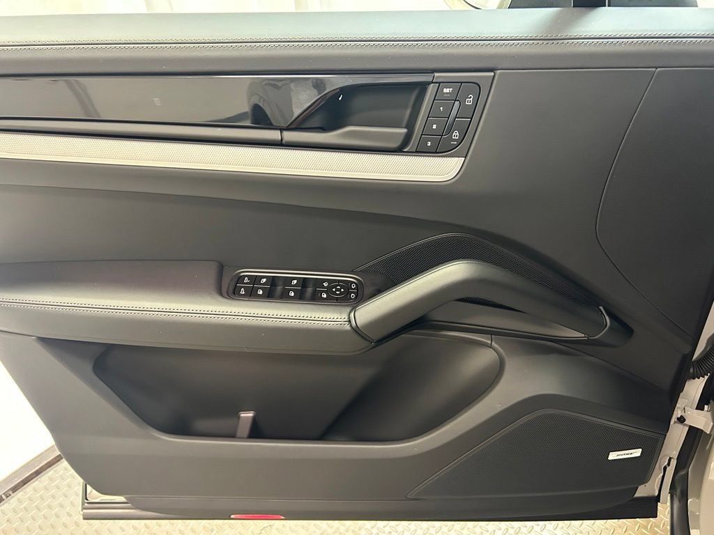 Certified 2026 Porsche Cayenne Coupe AWD/4WD image 6