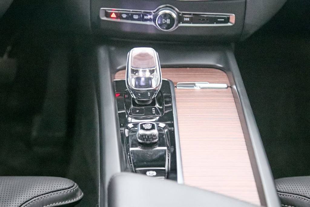 Certified 2023 Volvo XC60 B6 Ultimate w/ Climate Package AWD/4WD image 32
