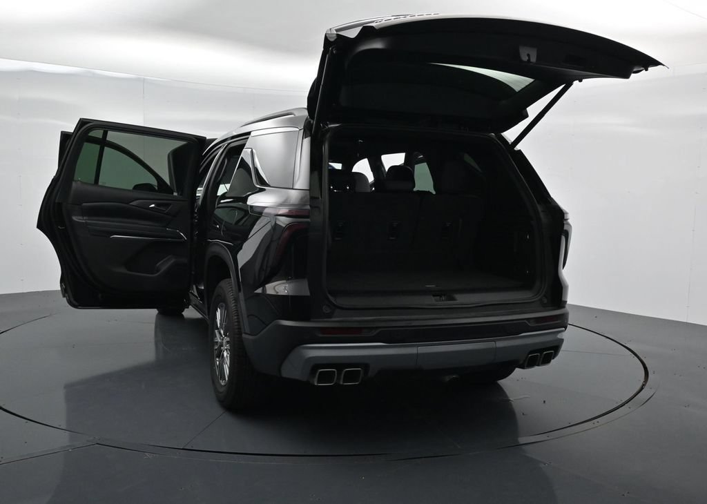 Used 2025 Chevrolet Traverse LT FWD image 35