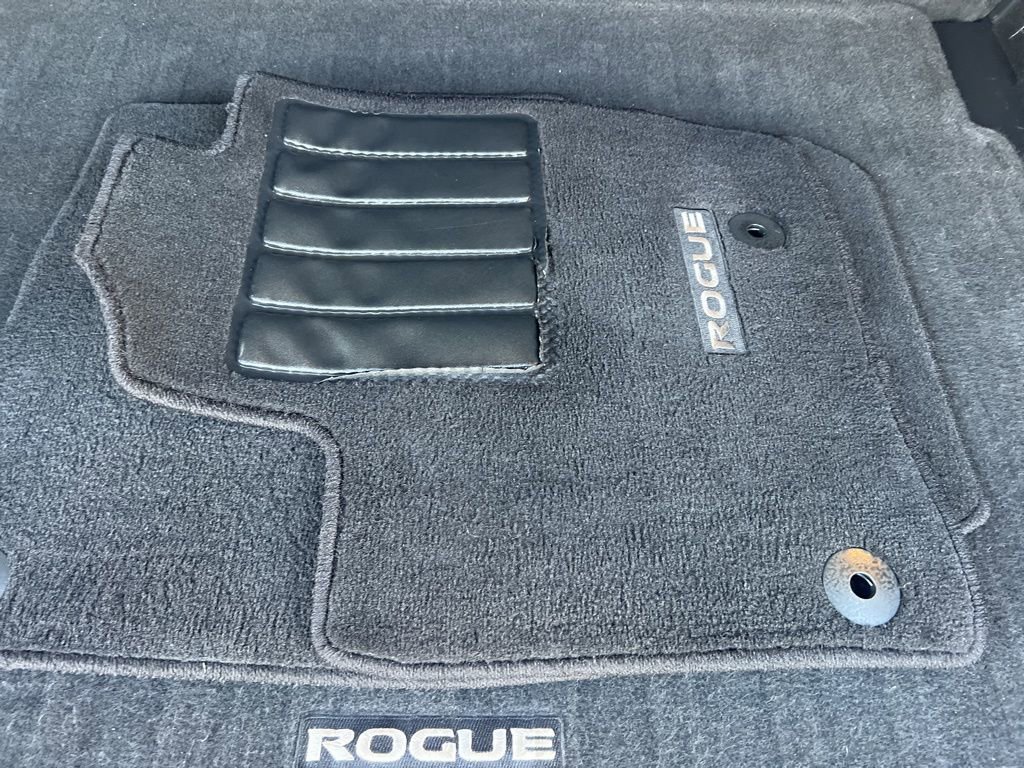 Certified 2024 Nissan Rogue SV image 14