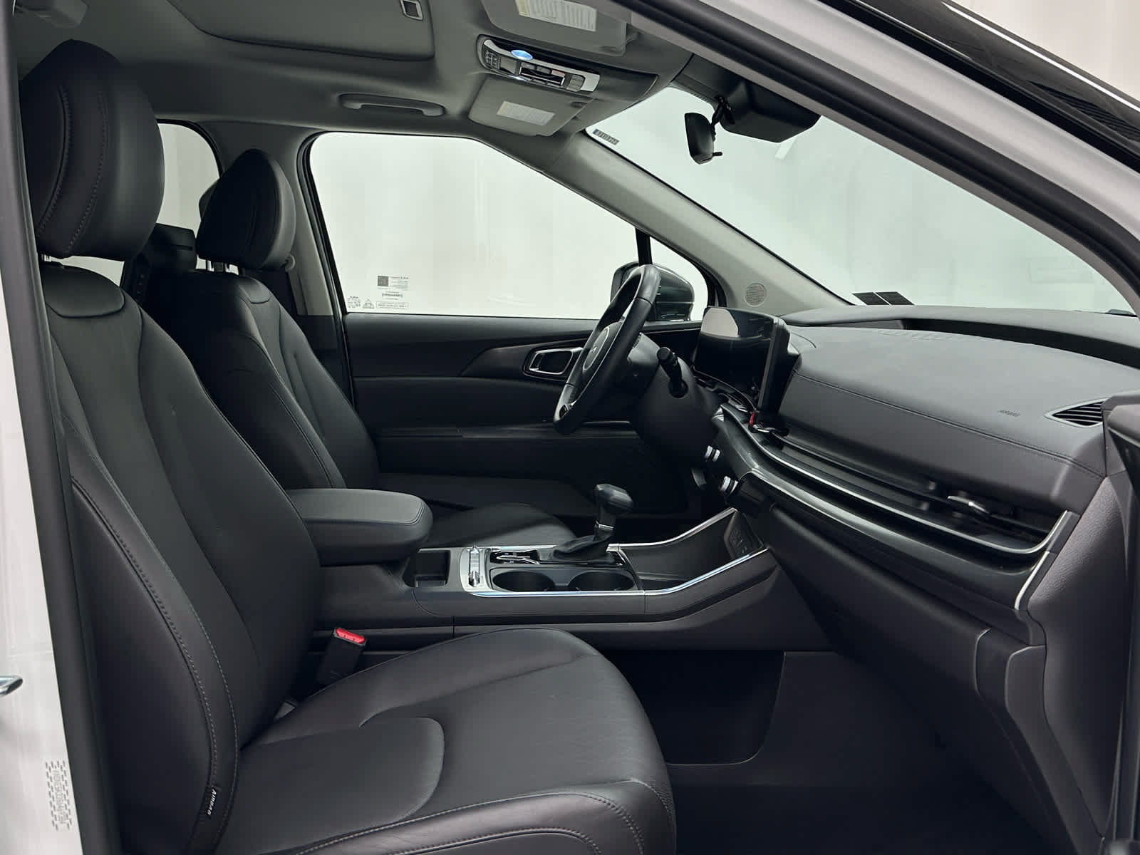 Used 2025 Kia Carnival SX FWD image 19