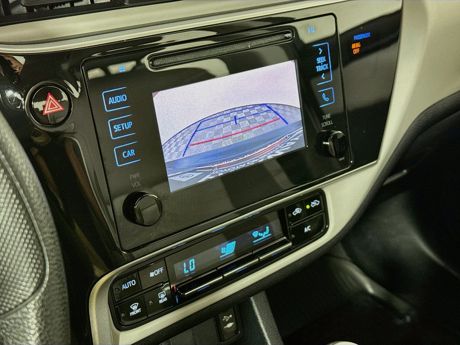 Used 2018 Toyota Corolla LE FWD image 13