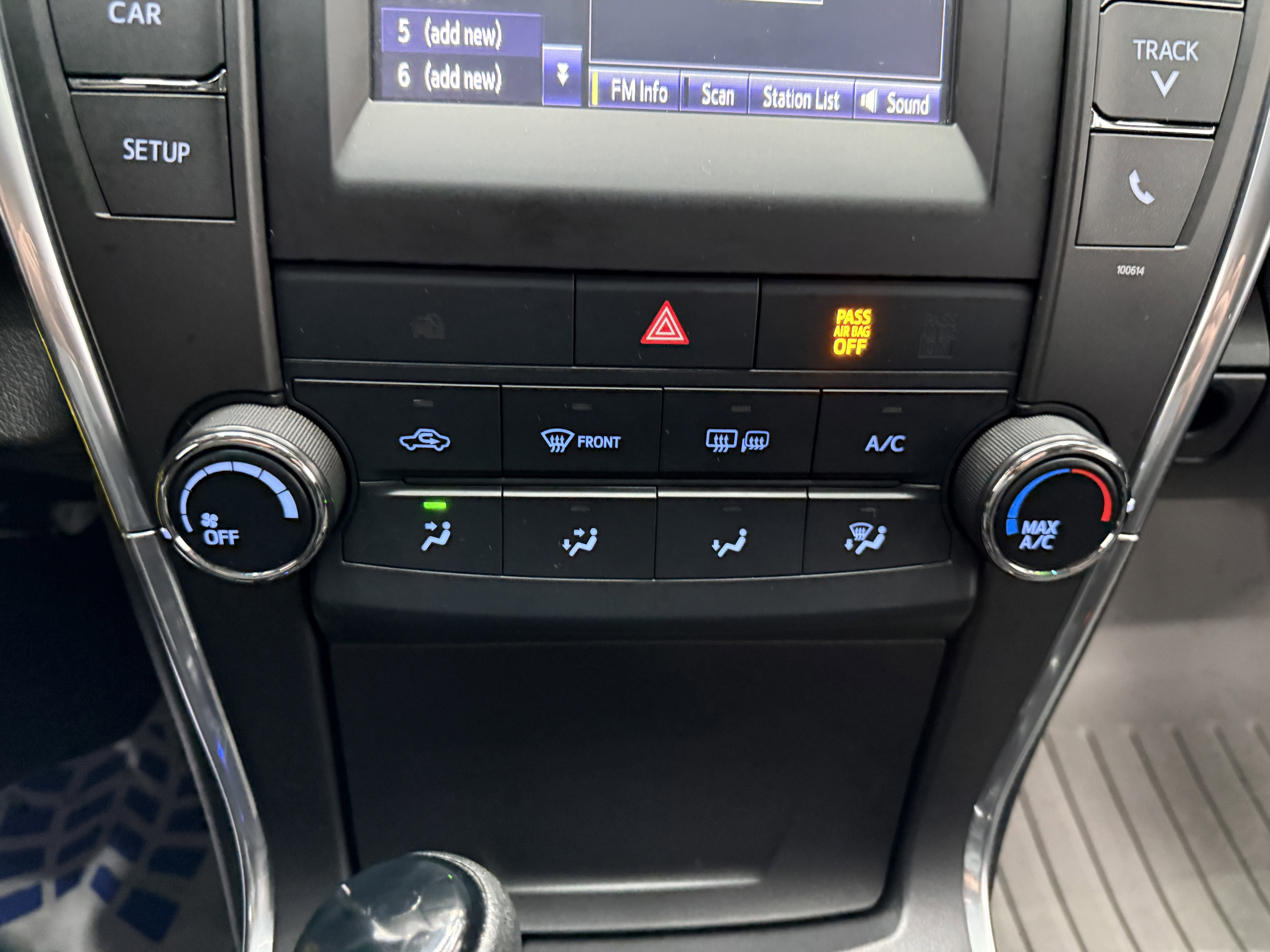 Used 2017 Toyota Camry LE image 18