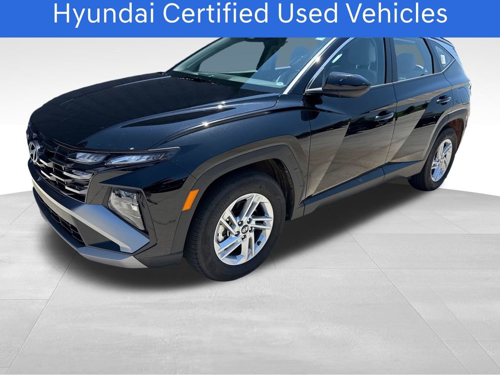 Certified 2025 Hyundai Tucson SE FWD image 1