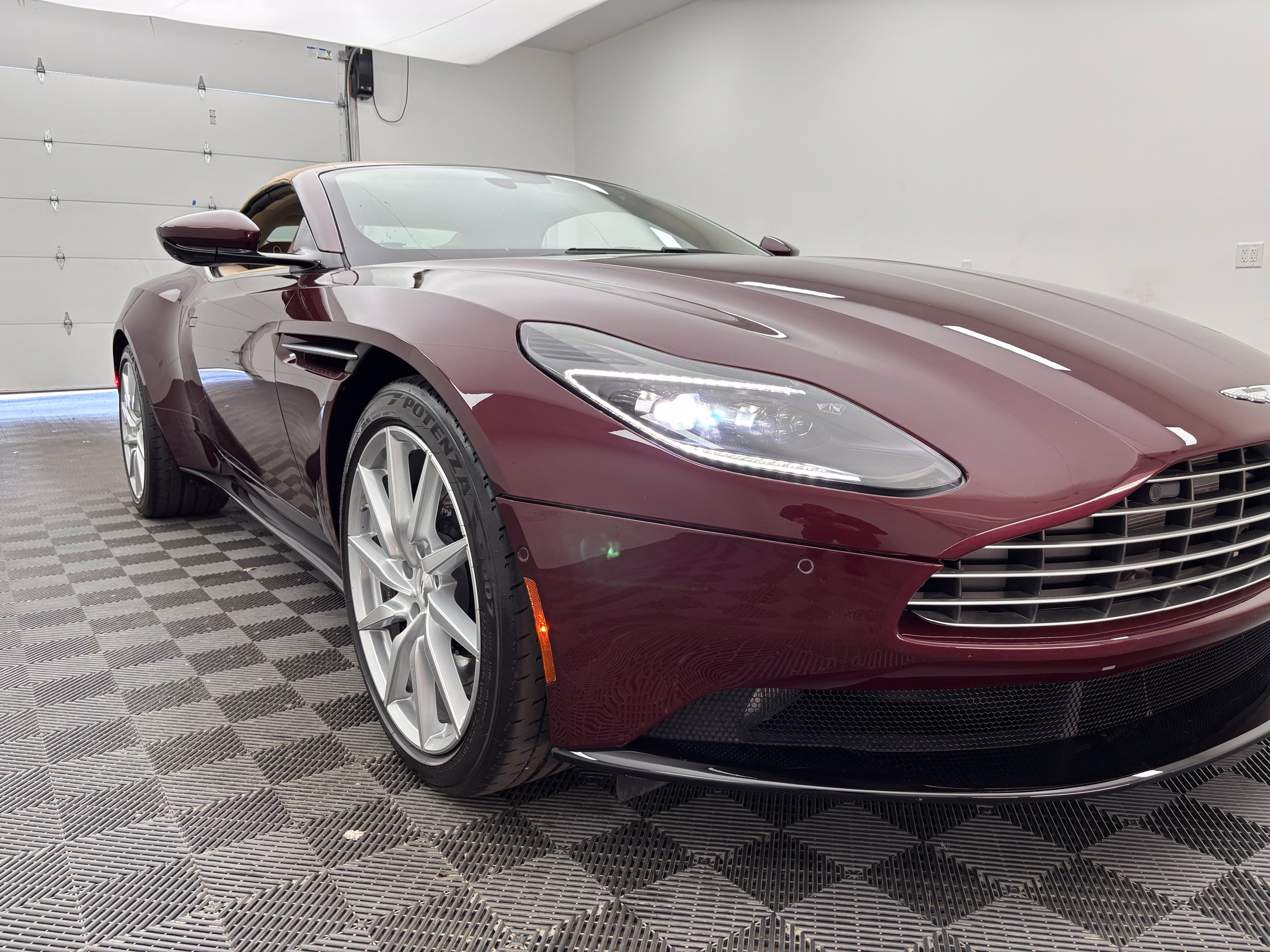 Used 2019 Aston Martin DB11 Volante RWD image 18