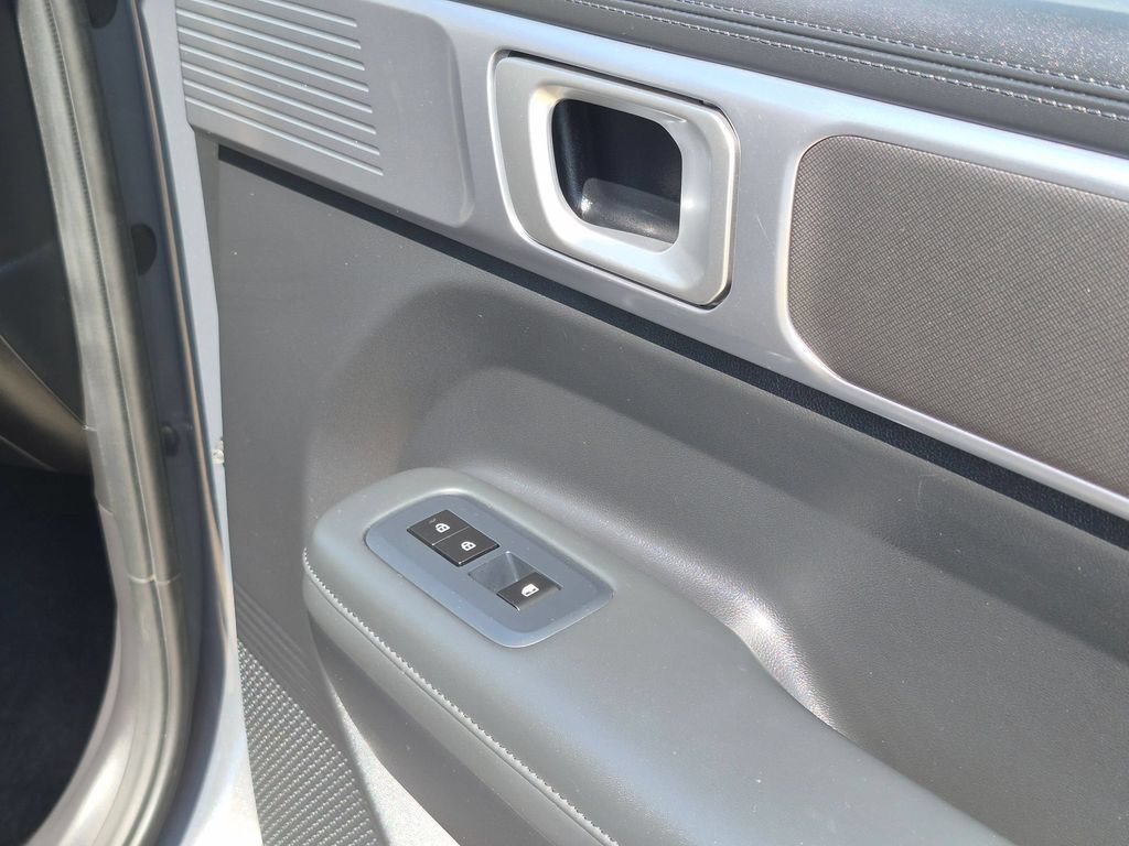 Used 2025 Hyundai Santa Fe SEL FWD image 30