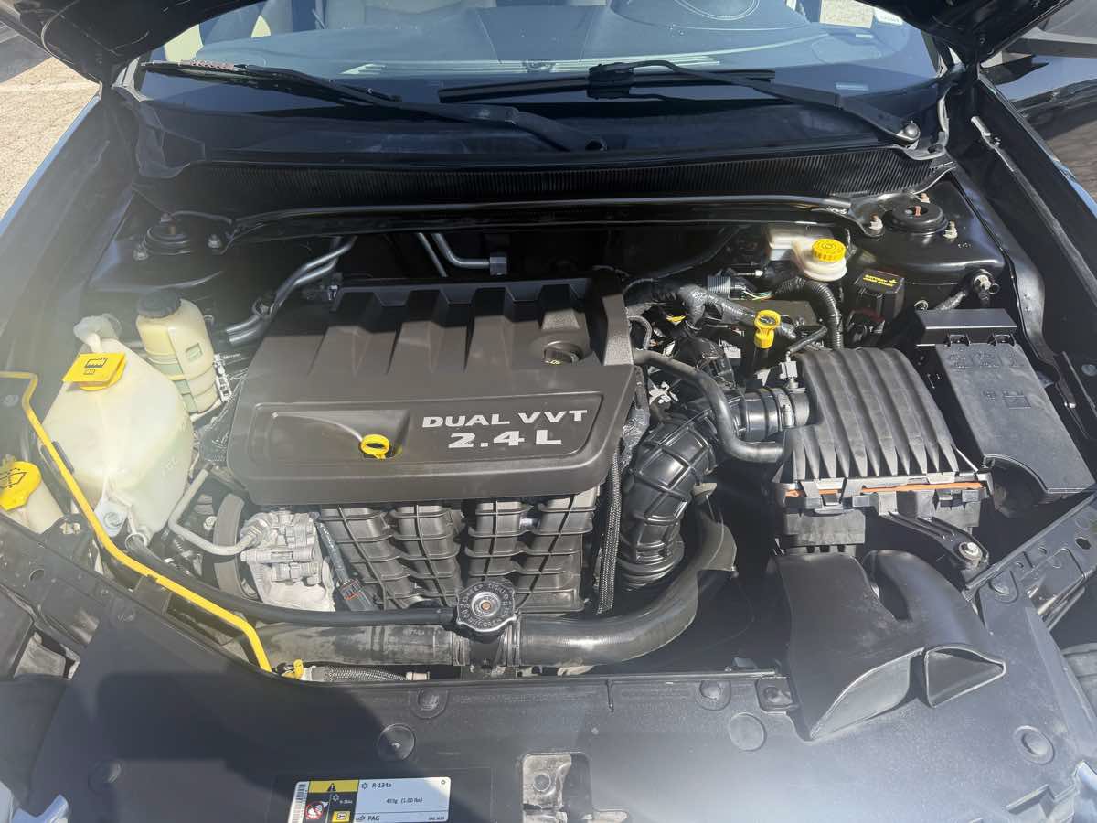 Used 2014 Dodge Avenger SE FWD image 17
