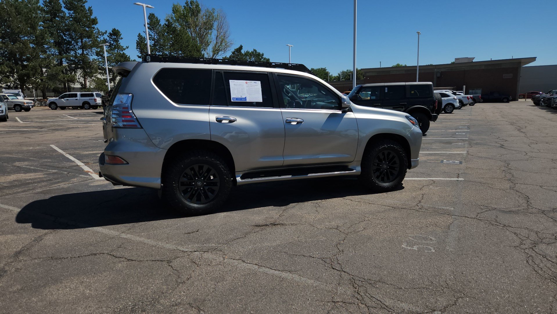 Used 2023 Lexus GX 460 Premium w/ Premium Package AWD/4WD image 11