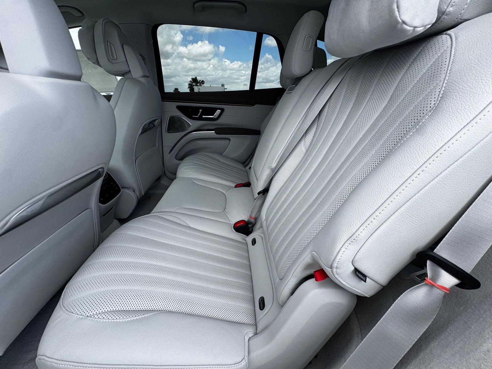 New 2026 Mercedes-Benz EQS 400 4MATIC SUV image 34