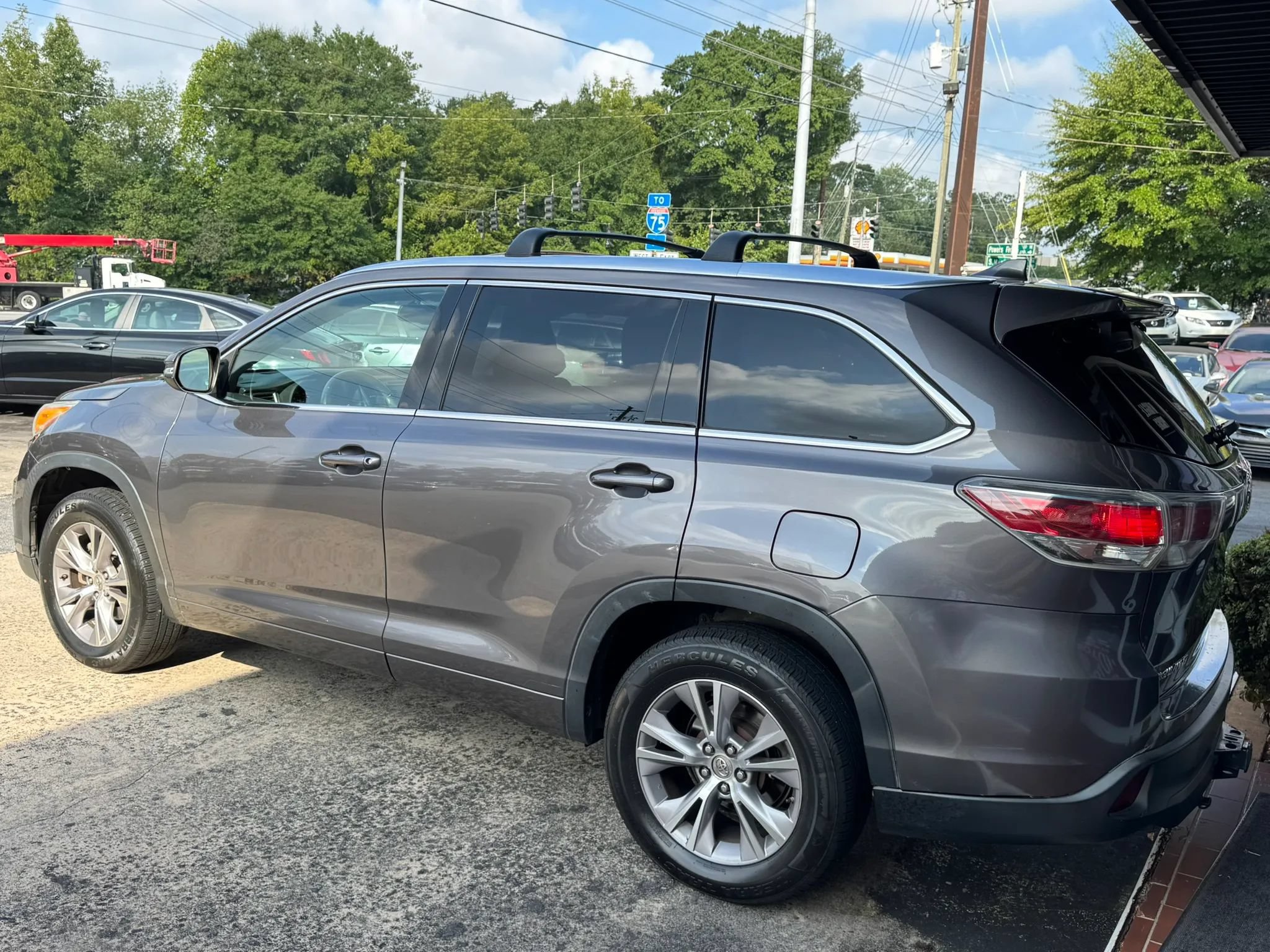 Used 2014 Toyota Highlander XLE FWD image 5