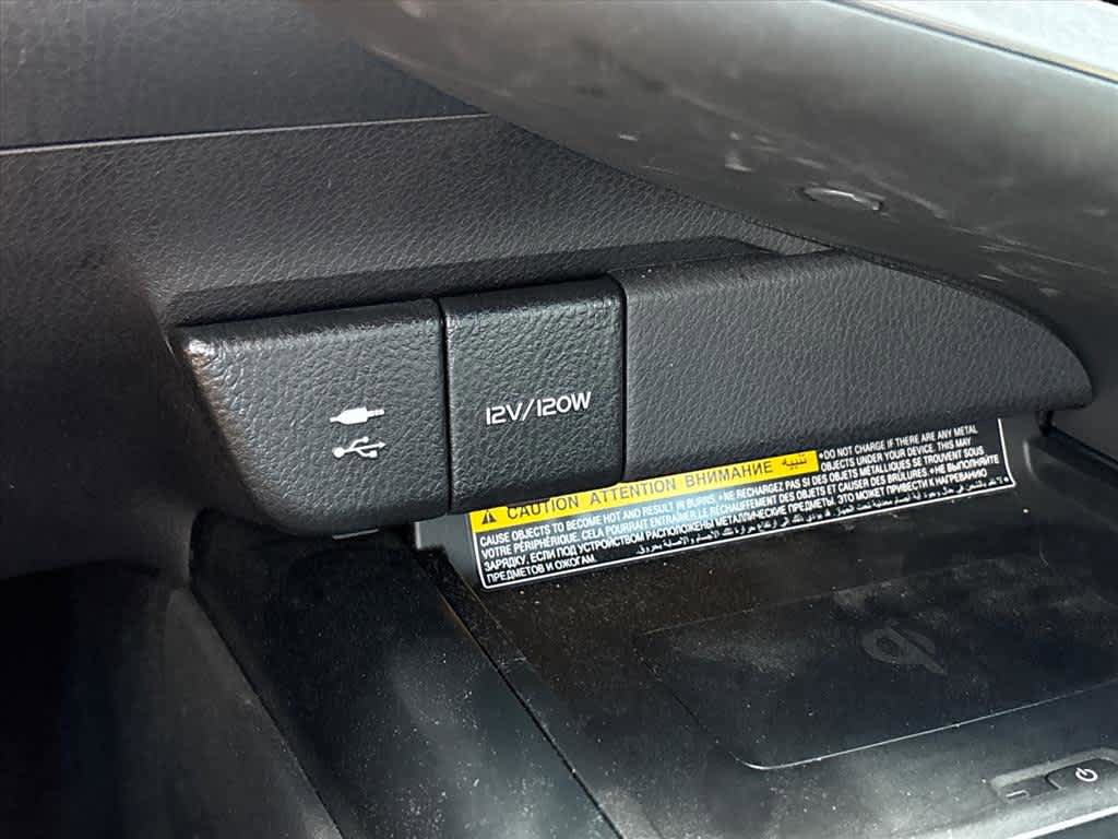 Used 2019 Toyota Camry XLE w/ Sunroof Package FWD image 16