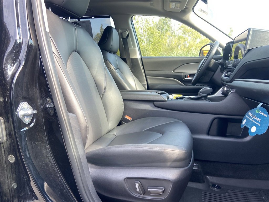 Used 2024 Toyota Grand Highlander XLE image 28