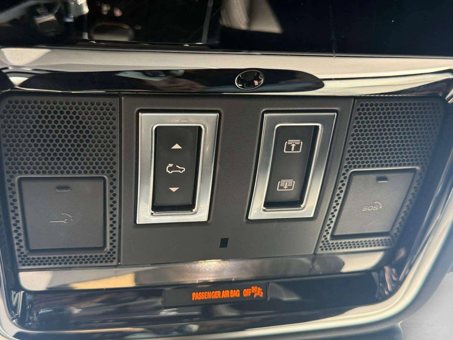 Used 2023 Land Rover Range Rover Velar R-Dynamic S image 38