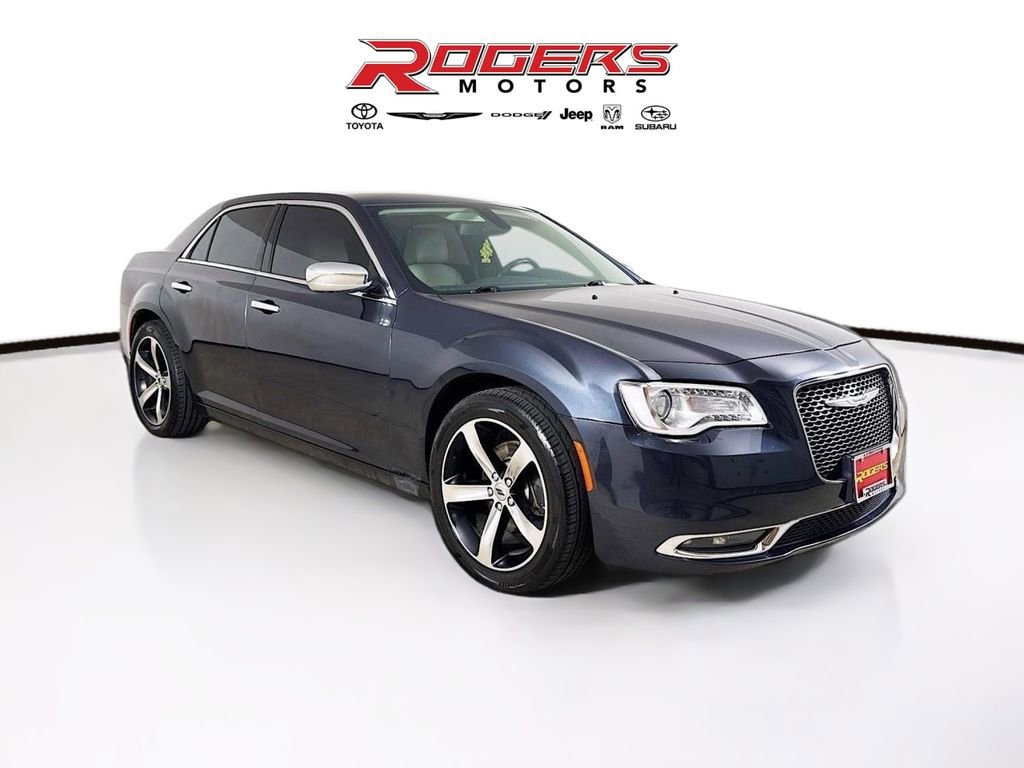 Used 2018 Chrysler 300 Limited AWD/4WD image 29