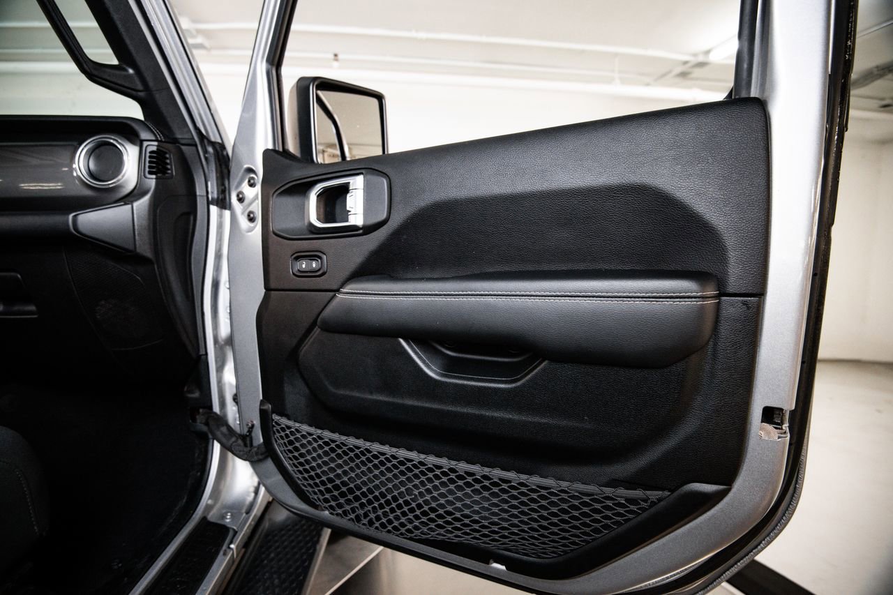 Used 2020 Jeep Wrangler Unlimited Sahara AWD/4WD image 26